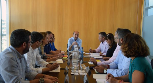 El PSOE exige a Bendodo que obligue a Caracuel a elegir entre sus responsabilidades en Diputación y Marbella