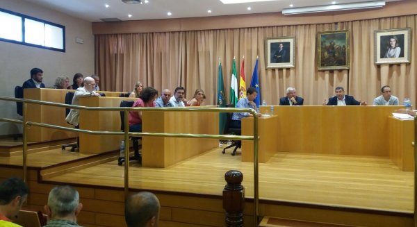 El Pleno de Torre del Mar aprueba de forma inicial la modificación de las ordenanzas relativas a la ocupación de vía pública