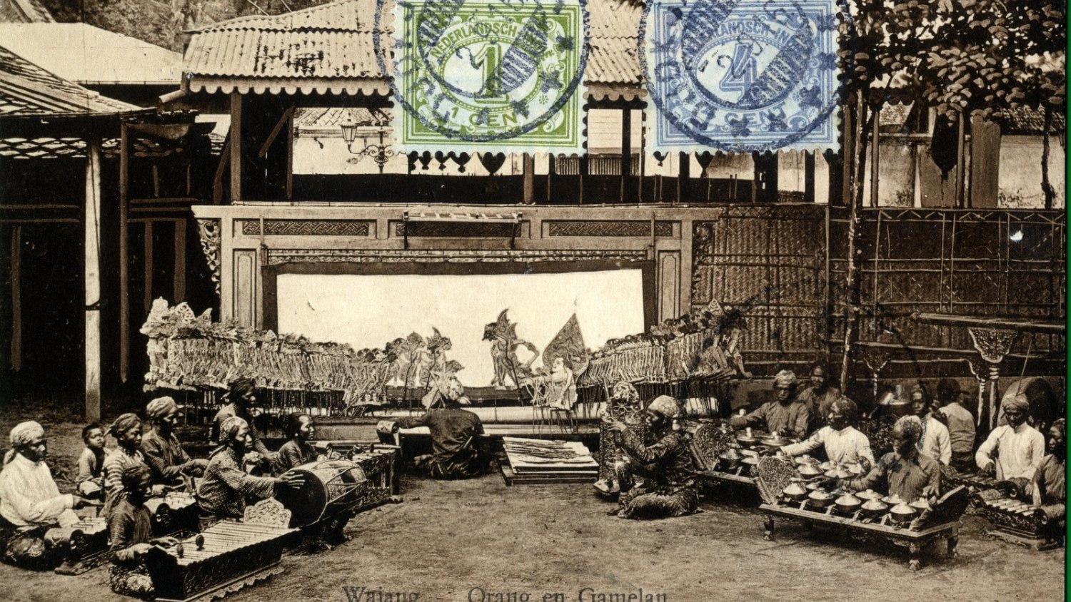 Estepona incorpora una colección de más de 250 postales antiguas al Archivo Histórico Municipal