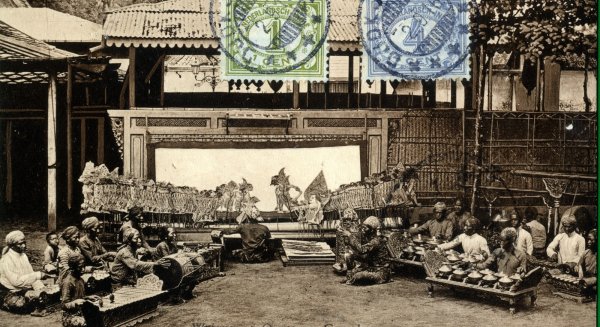 Estepona incorpora una colección de más de 250 postales antiguas al Archivo Histórico Municipal
