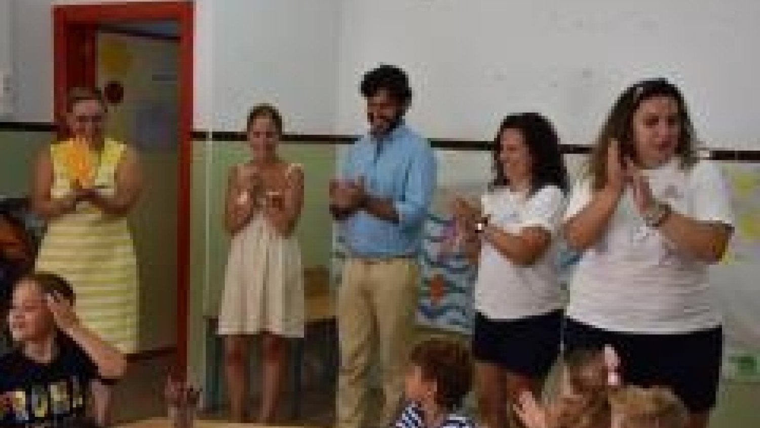Ana Mula visita a los alumnos que participan en la Escuela de Verano Municipal del colegio Valdelecrín