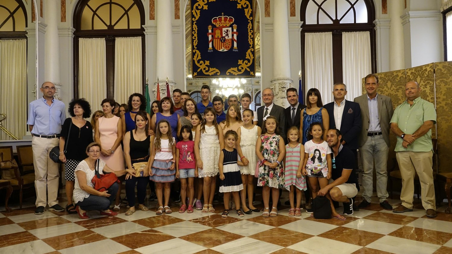 El Ayuntamiento de Málaga recibe a los niños y niñas bielorrusos que pasan el verano con familias malagueñas