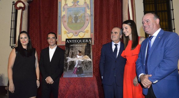 Antonio Casero presentó el cartel anunciador de la Real Feria de Agosto de Antequera del año 2017