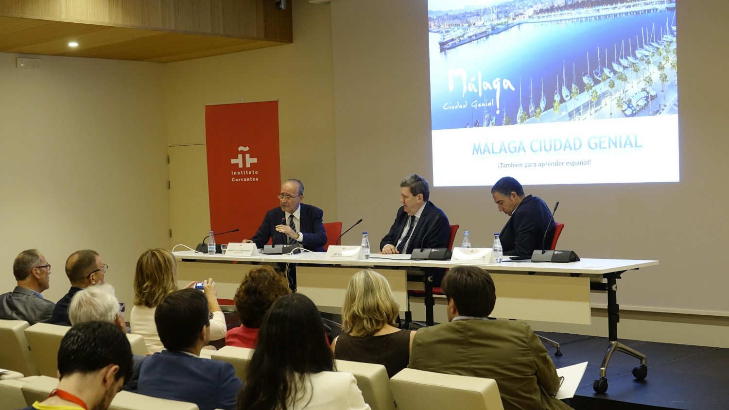 La reunión de directores del Instituto Cervantes dedica su sesión abierta al auge del turismo de Málaga
