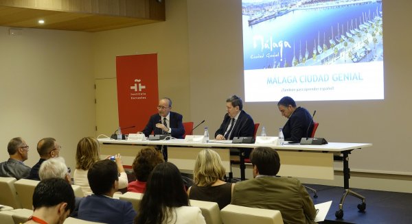 La reunión de directores del Instituto Cervantes dedica su sesión abierta al auge del turismo de Málaga