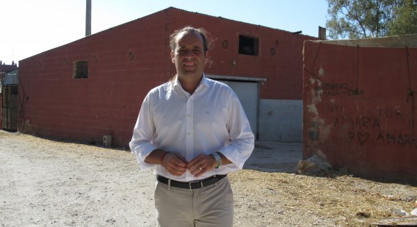 C's apoya a los vecinos de Teatinos y urge al traslado de las caballerizas, pendiente desde 2007