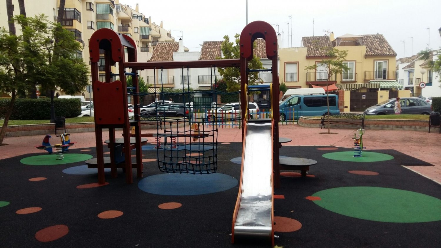 Ciudadanos Fuengirola propone la instalación de toldos en los parques infantiles para combatir el calor