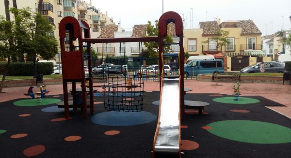 Ciudadanos Fuengirola propone la instalación de toldos en los parques infantiles para combatir el calor