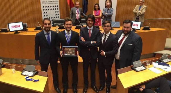 Estudiantes de la UMA cosechan nuevos éxitos nacionales e internacionales en Certámenes de Debate Universitario