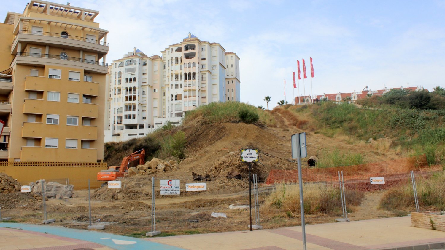 Estepona inicia la construcción de un muro de contención para evitar desprendimientos en la zona de arroyo Piojo