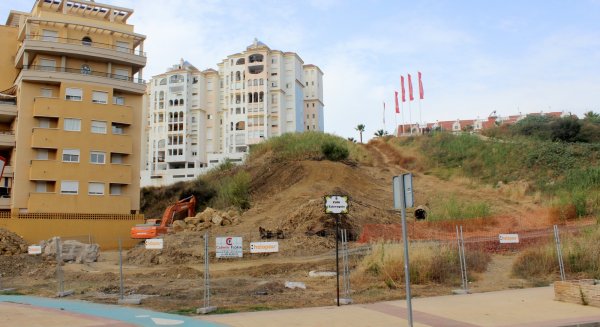 Estepona inicia la construcción de un muro de contención para evitar desprendimientos en la zona de arroyo Piojo