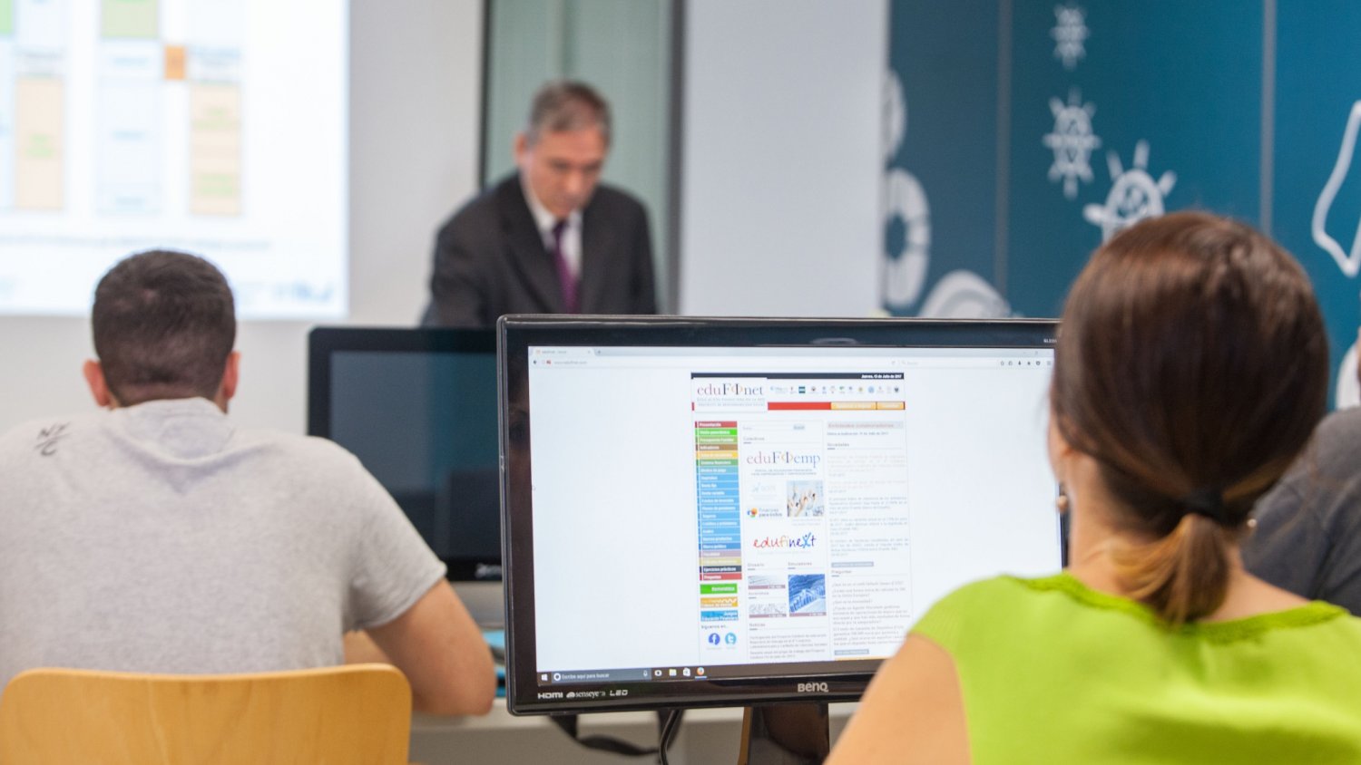 Unicaja traslada a emprendedores de Málaga diferentes vías de financiación para crear empresas