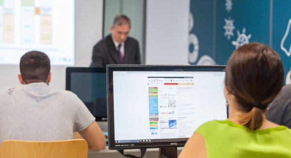 Unicaja traslada a emprendedores de Málaga diferentes vías de financiación para crear empresas