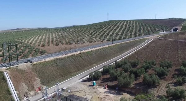 Adif Alta Velocidad electrifica 78 km de la Línea de Alta Velocidad Antequera-Granada