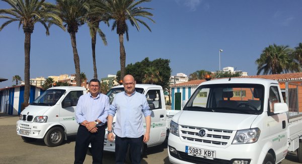 Torre del Mar presenta tres nuevos vehículos para realizar diferentes trabajos a lo largo de los 22 km del litoral
