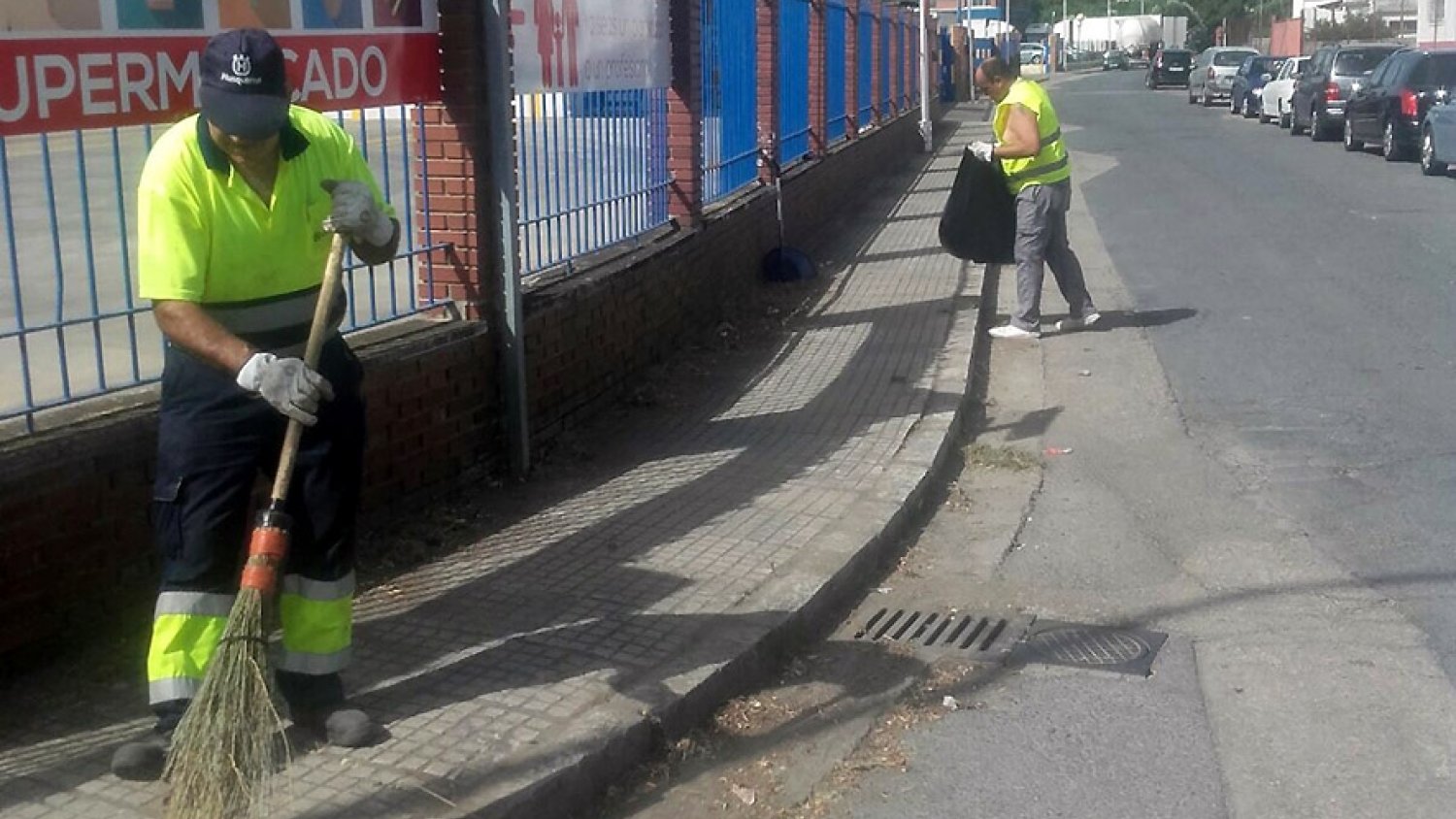 Antequera prosigue con la planificación veraniega de limpieza y baldeo de calles y espacios públicos