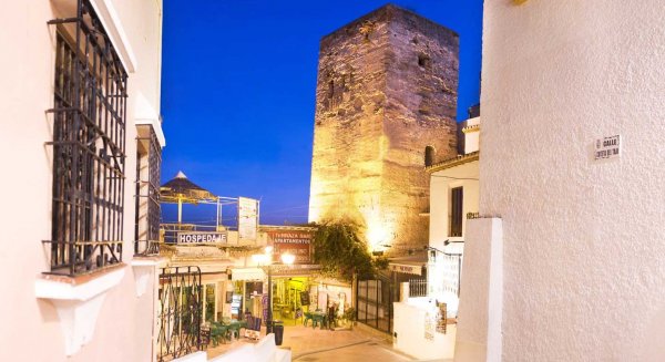 Torremolinos eliminará los elementos que dificultan la visión de la Torre Pimentel del Bajondillo