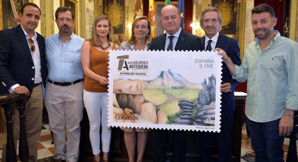 Correos presenta el sello dedicado al Sitio Dólmenes de Antequera