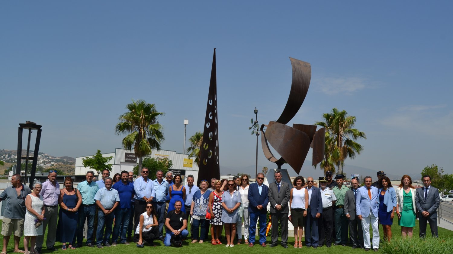 Mijas rinde homenaje a todas las víctimas del terrorismo y se adhiere a la campaña 'La conciencia despierta'