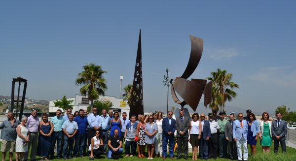 Mijas rinde homenaje a todas las víctimas del terrorismo y se adhiere a la campaña 'La conciencia despierta'