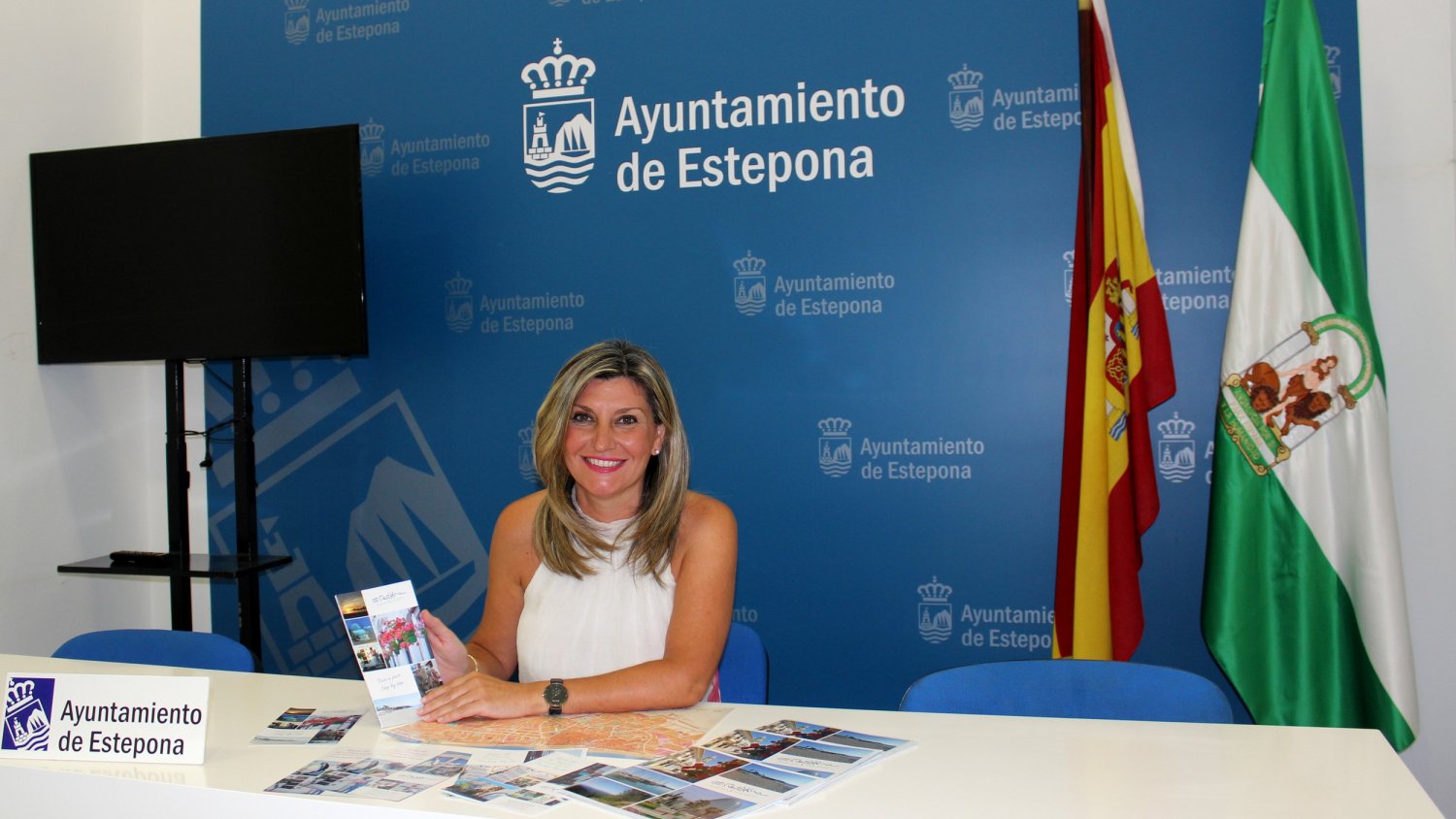 Estepona presenta el nuevo material turístico con cinco rutas temáticas por la ciudad