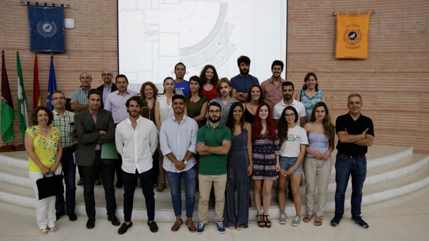 Los ganadores del concurso ‘Islas Verdes’ exponen su proyecto en la Facultad de Comunicación