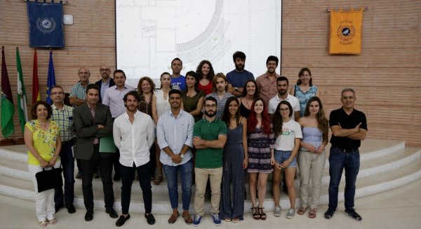 Los ganadores del concurso ‘Islas Verdes’ exponen su proyecto en la Facultad de Comunicación
