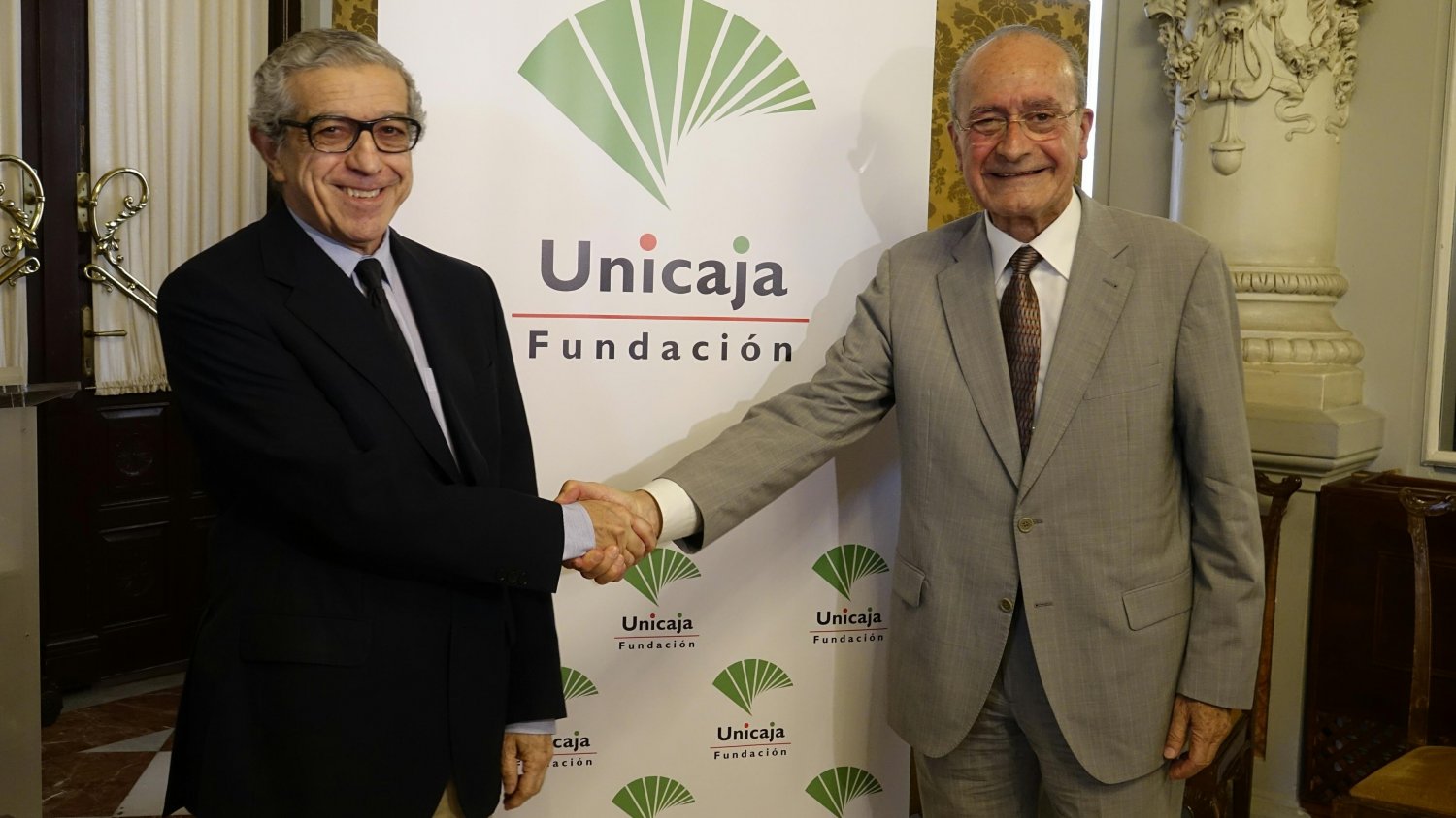El Ayuntamiento de Málaga y Unicaja firman un acuerdo para la realización de actividades en el Pompidou