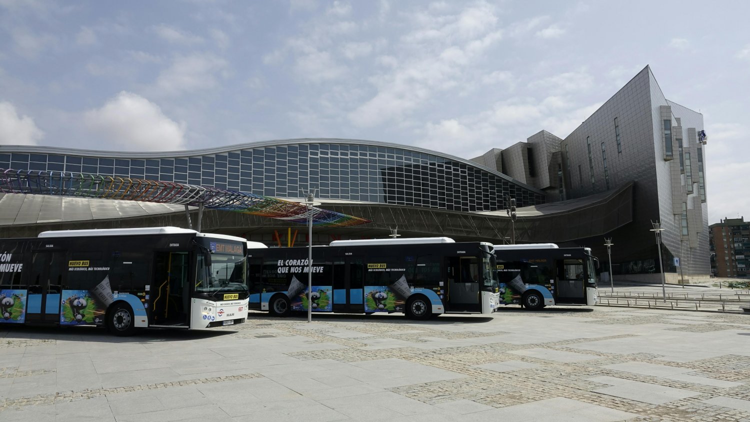 La EMT incorpora 15 nuevos autobuses de doce metros más tecnológicos y ecológicos
