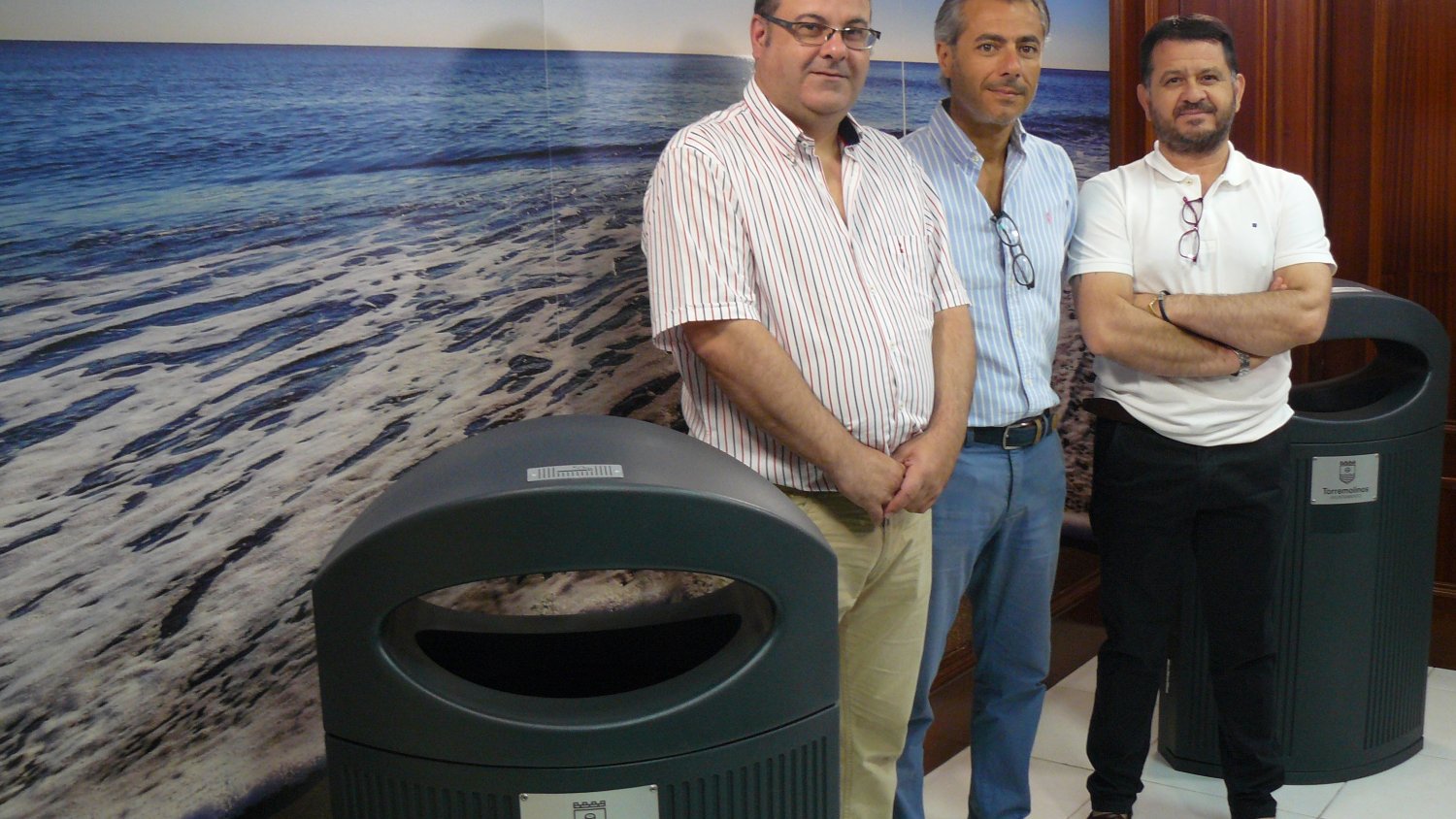 La Mancomunidad hace entrega de 112 papeleras para distribuirlas en la zona centro de Torremolinos