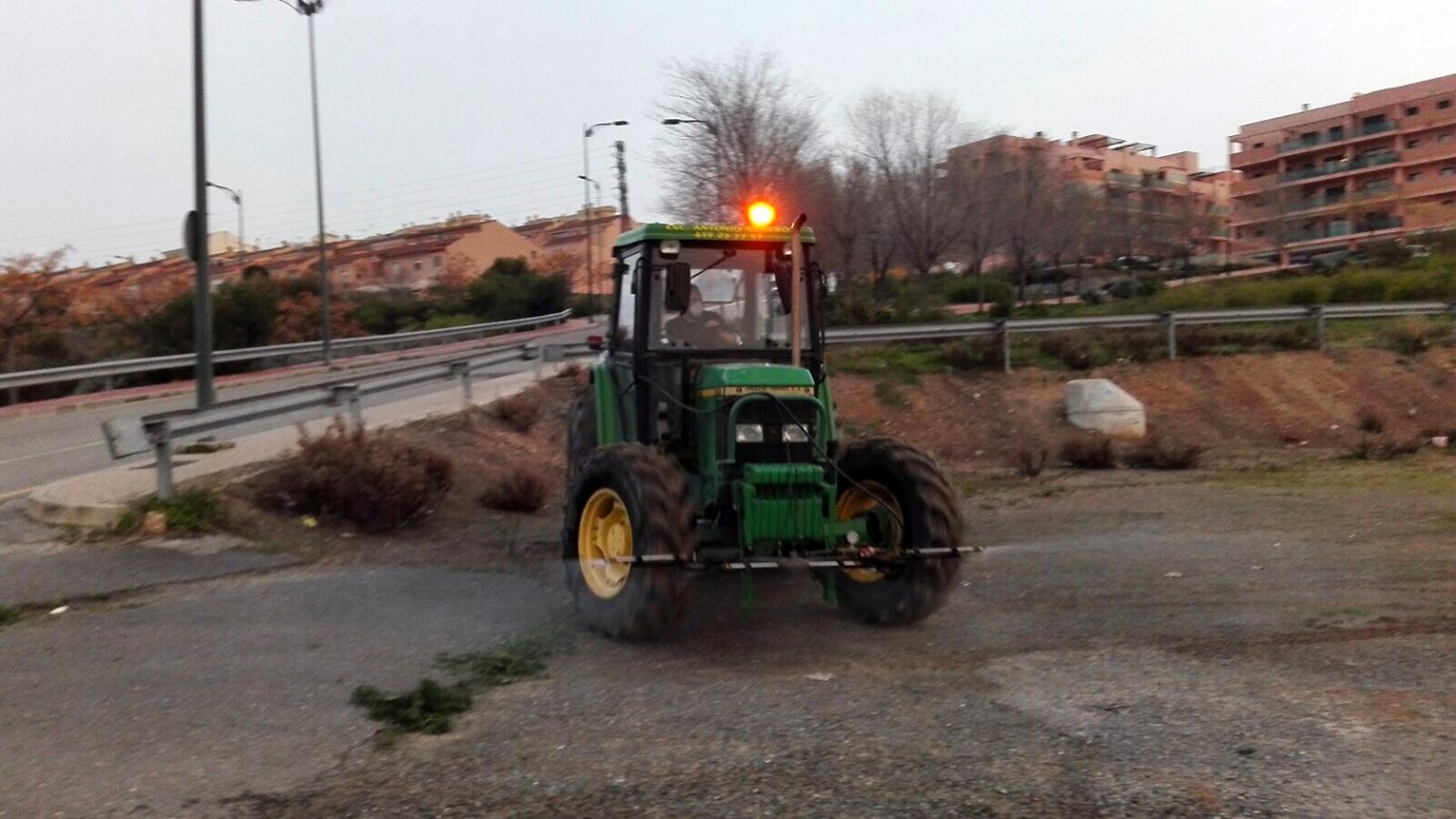 Antequera completa la limpieza y mantenimiento de más de 180.000 metros cuadrados de zonas en el casco urbano