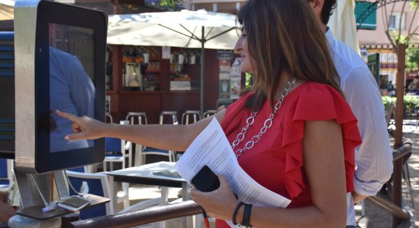 Los puntos de carga gratuitos para móviles instalados en Fuengirola suman ya más de 60.000 recargas