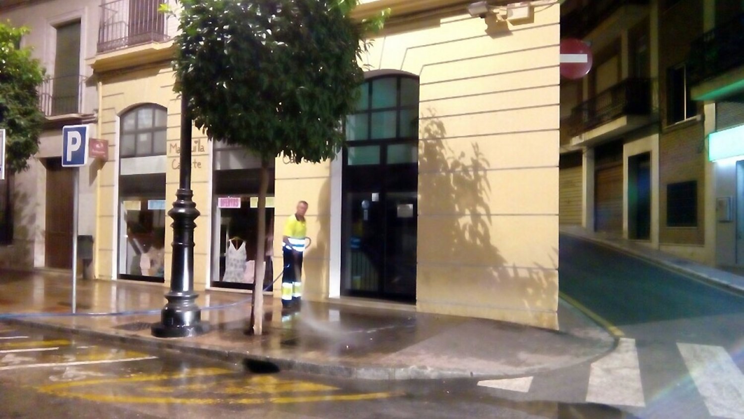 El barrio de Veracruz, la Calzada o la calle Infante Don Fernando, últimas actuaciones de limpieza en Antequera