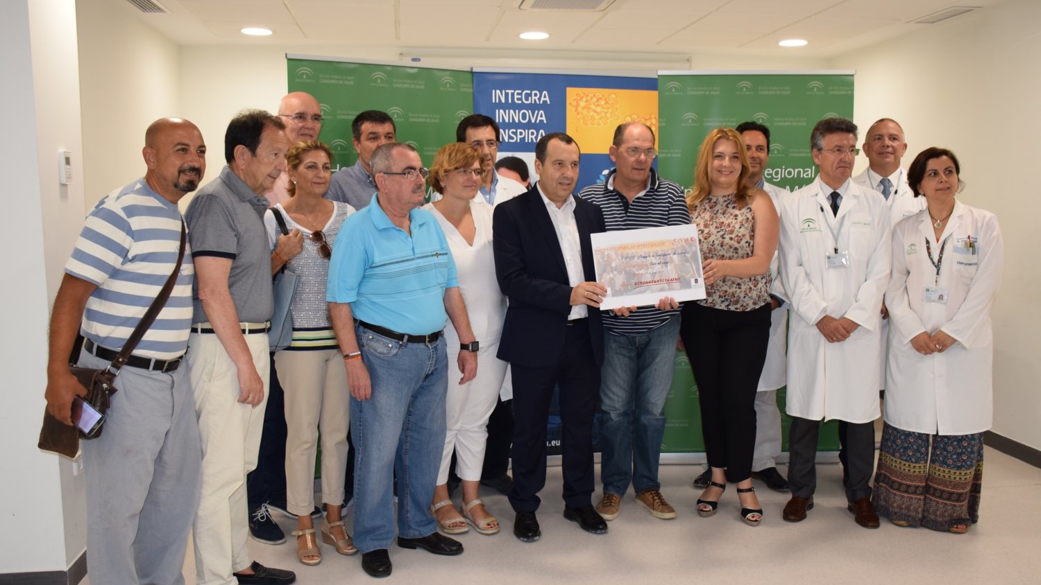 La Asociación para la Investigación de la Leucemia entrega a Fimabis el dinero recaudado en el musical Jesucristo Superstar