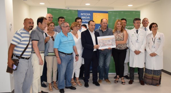 La Asociación para la Investigación de la Leucemia entrega a Fimabis el dinero recaudado en el musical Jesucristo Superstar