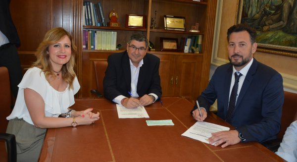 El Parque Tecnoalimentario Costa del Sol Axarquía cierra la firma de la escritura de la parcela de Sigfrido Fruit