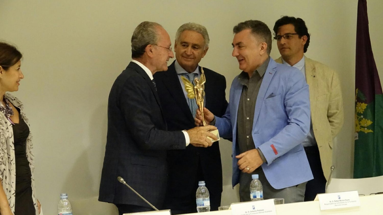 El escritor aragonés Manuel Vilas recibe el XXV Premio de Poesía Manuel Alcántara