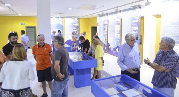 Se amplía una semana más la exposición ‘El Éxodo de la Carretera de Almería’