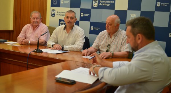 Los mayores de Málaga-Este exponen los trabajos realizados en el curso 2016/2017