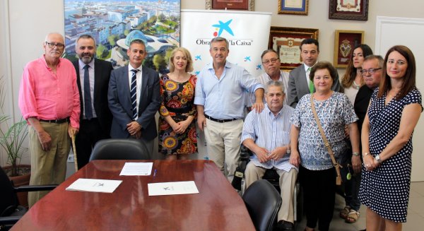 Estepona y La Obra Social de La Caixa entregan una subvención de 23.400 euros a la asociación de discapacitados