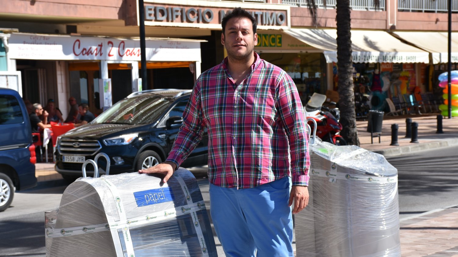 Fuengirola mejora la imagen de su paseo marítimo con islas ecológicas en el 100% de su litoral