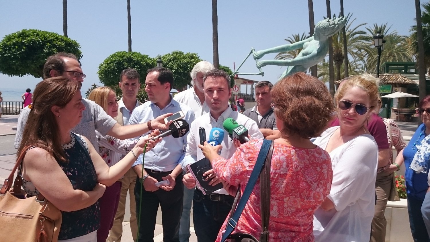 Guillermo Díaz defiende en Marbella soluciones definitivas para las playas