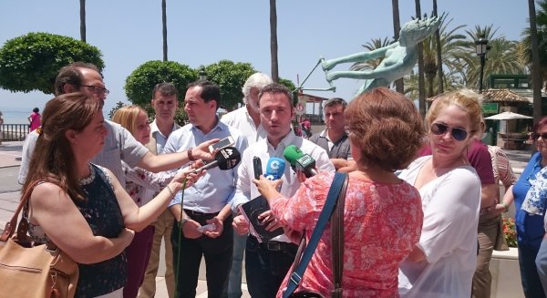 Guillermo Díaz defiende en Marbella soluciones definitivas para las playas
