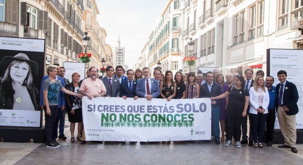 La Fundación Unicaja patrocina la muestra de fotografías ‘Juntos’ de la AECC, homenaje contra la enfermedad