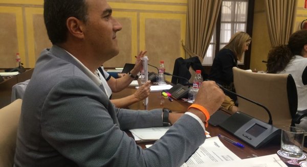 Carlos Hernández urge a la Junta a que garantice el agua para los agricultores de la Axarquía