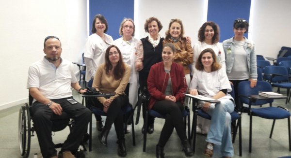 El Hospital Regional de Málaga presenta los objetivos de gestión clínica de rehabilitación a las asociaciones