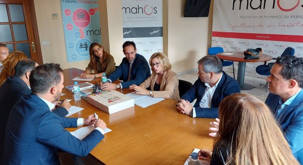 Los negocios hosteleros de Málaga se informan sobre las nuevas ayudas al Empleo Estable de la Junta