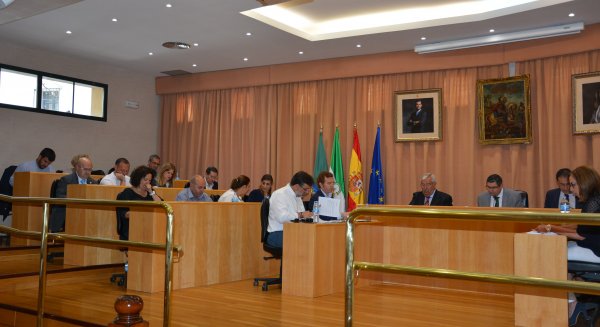 Vélez-Málaga aprueba en el Pleno solicitar un plan estratégico de convivencia escolar