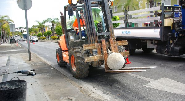 Torremolinos acomete la reforma de la avenida Carlota Alessandri con la fase inicial de retirada de los bolardos