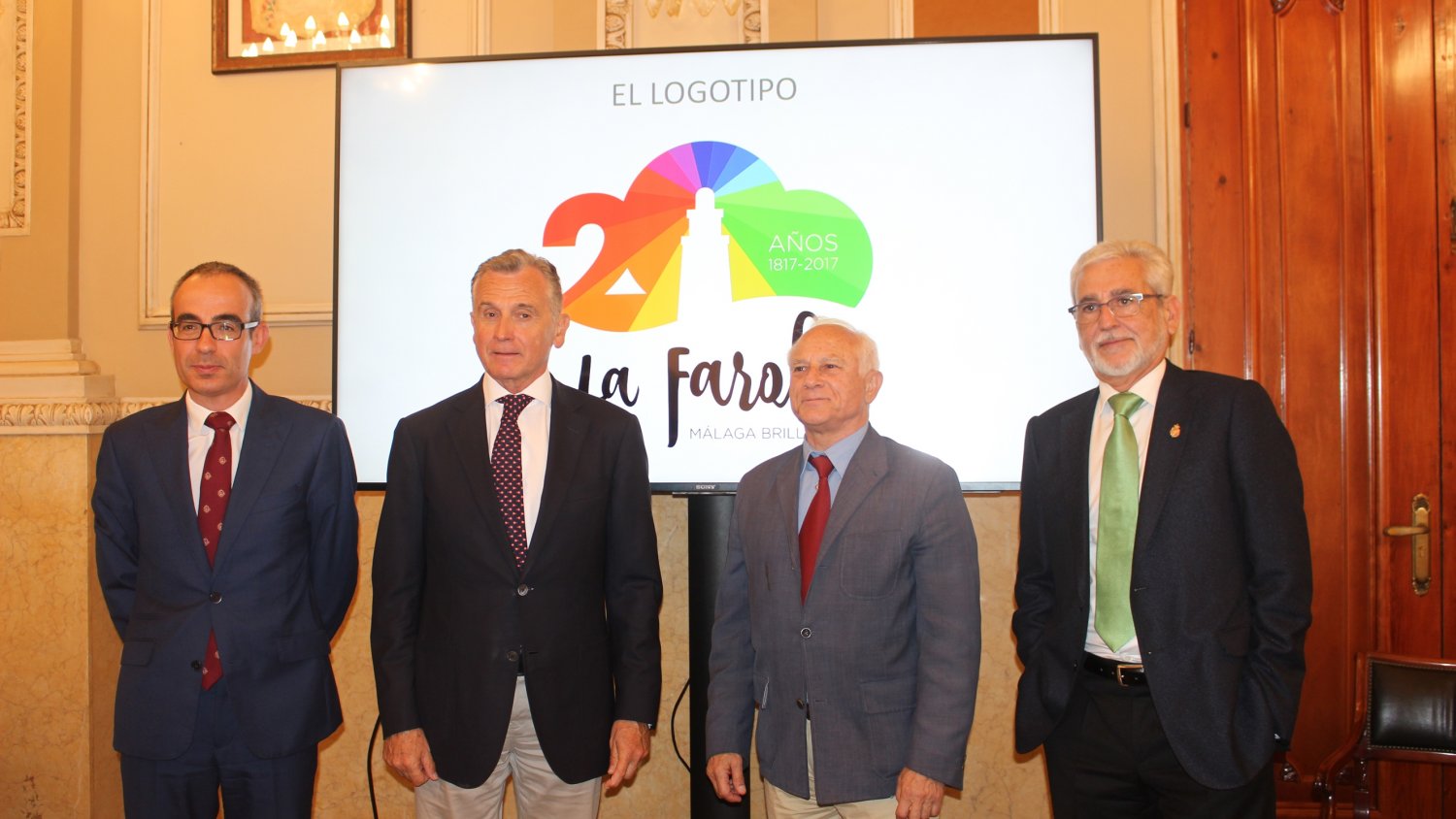 El puerto de Málaga presenta la imagen y acciones de comunicación sobre el bicentenario de la Farola
